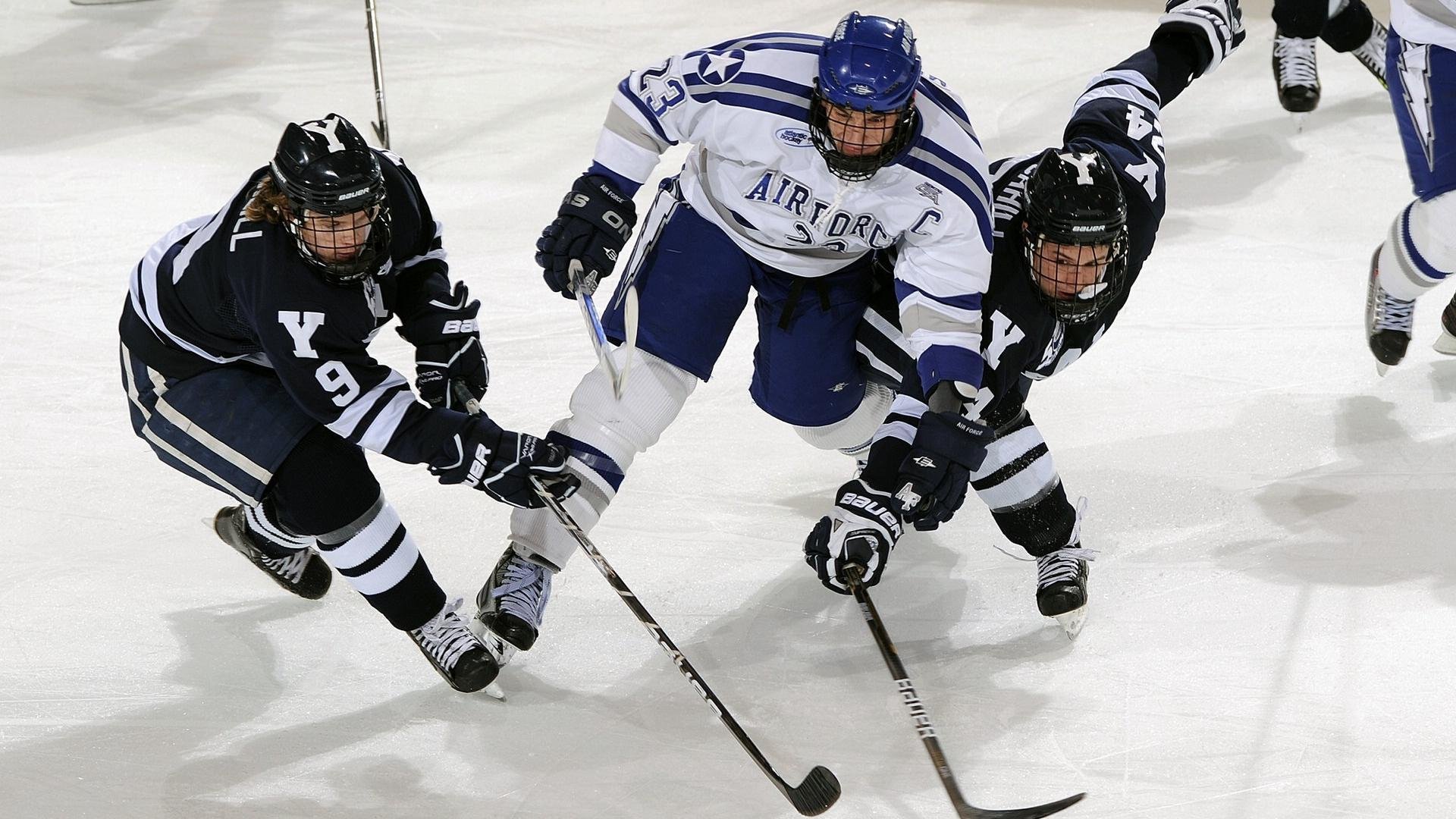 中国足球青训教练员资格认证体系完善，中国足球青训队员年龄是多少岁