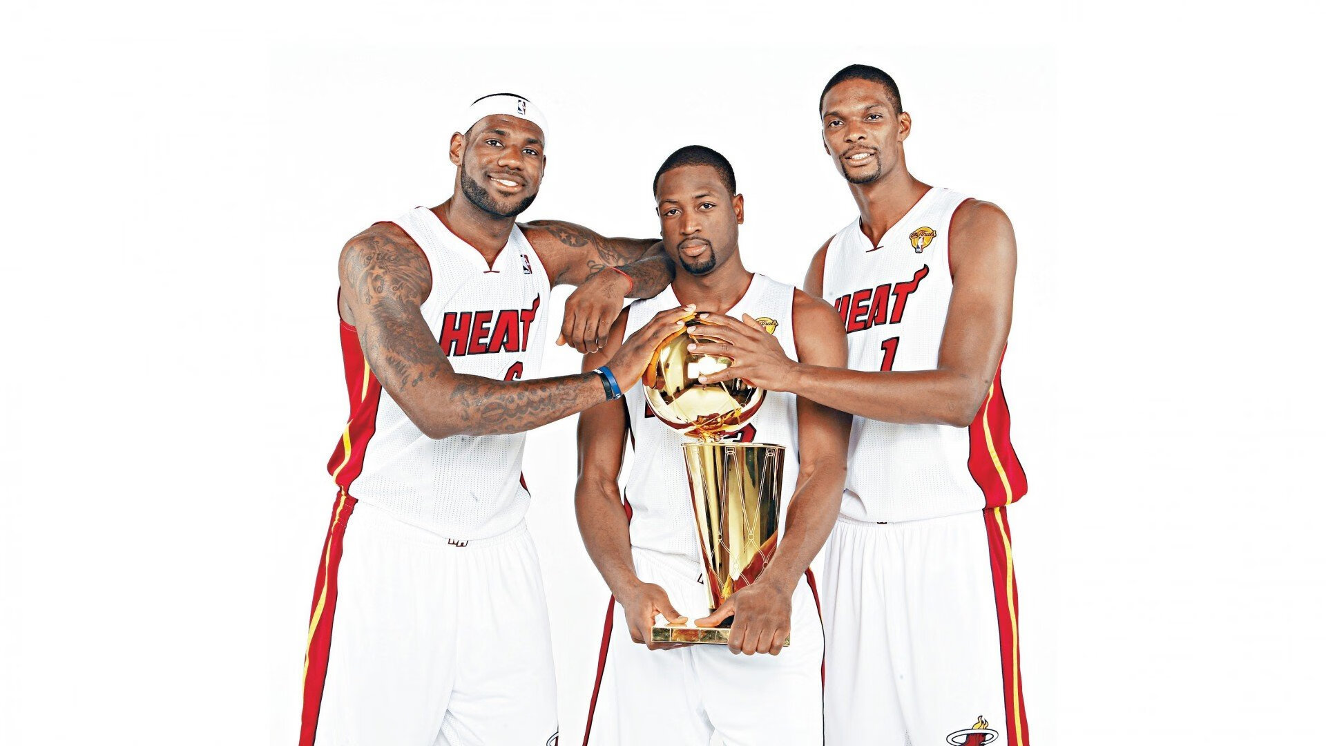 主教练部署三中卫阵型形成后场铁桶阵有效限制对手传控,三中卫阵型最怕什么