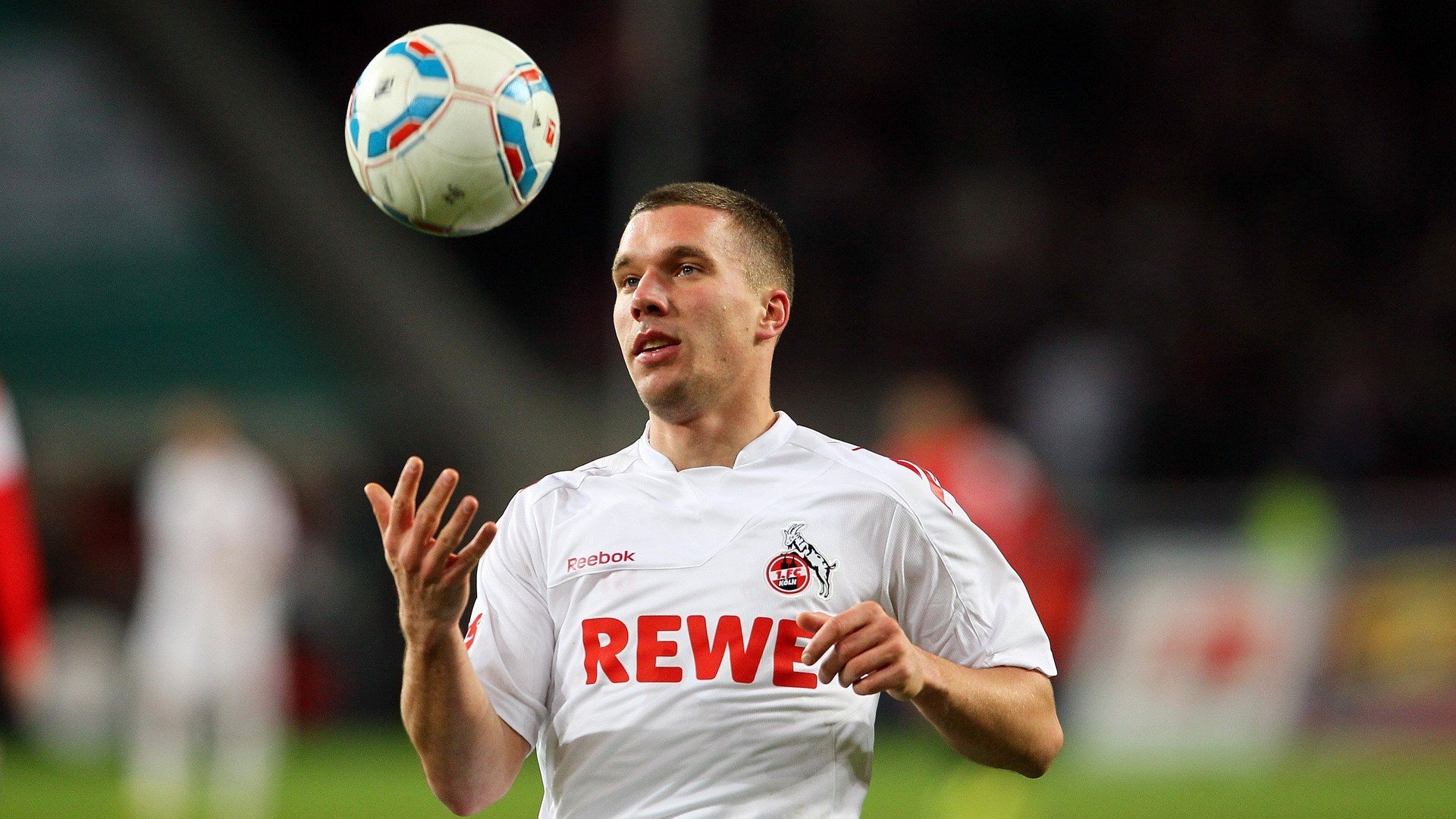 绿色低碳足球场建设持续推广，行业践行绿色发展理念，足球绿地