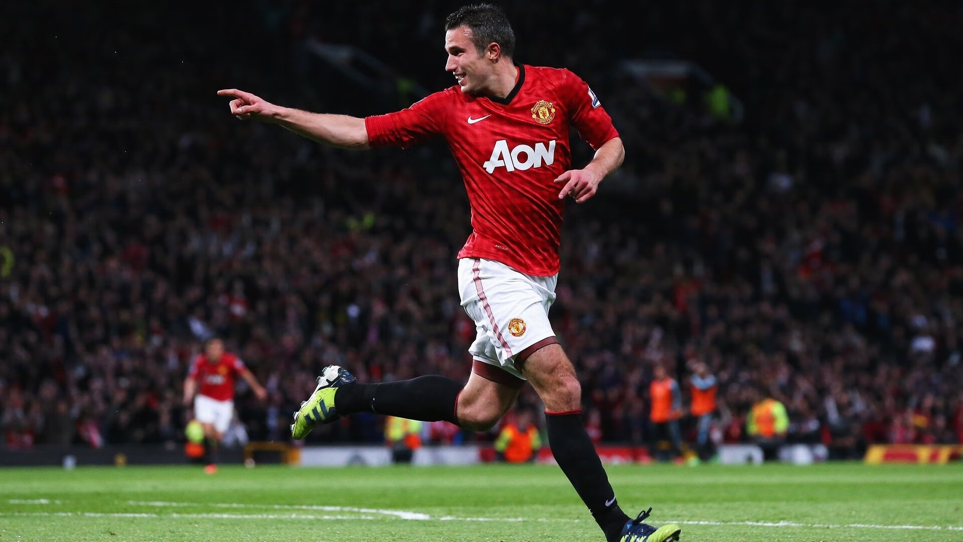 英超冲刺激烈：悬念持续升温，场场精彩！，英超争4